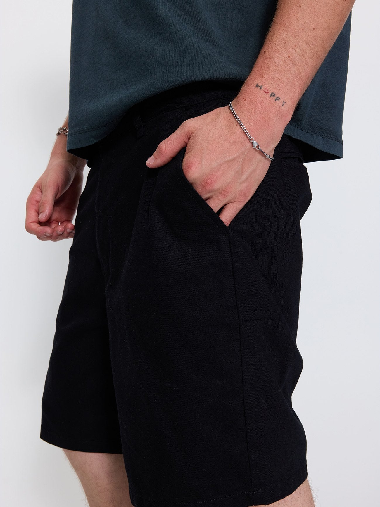 Mid Slacker Chino Short - Black