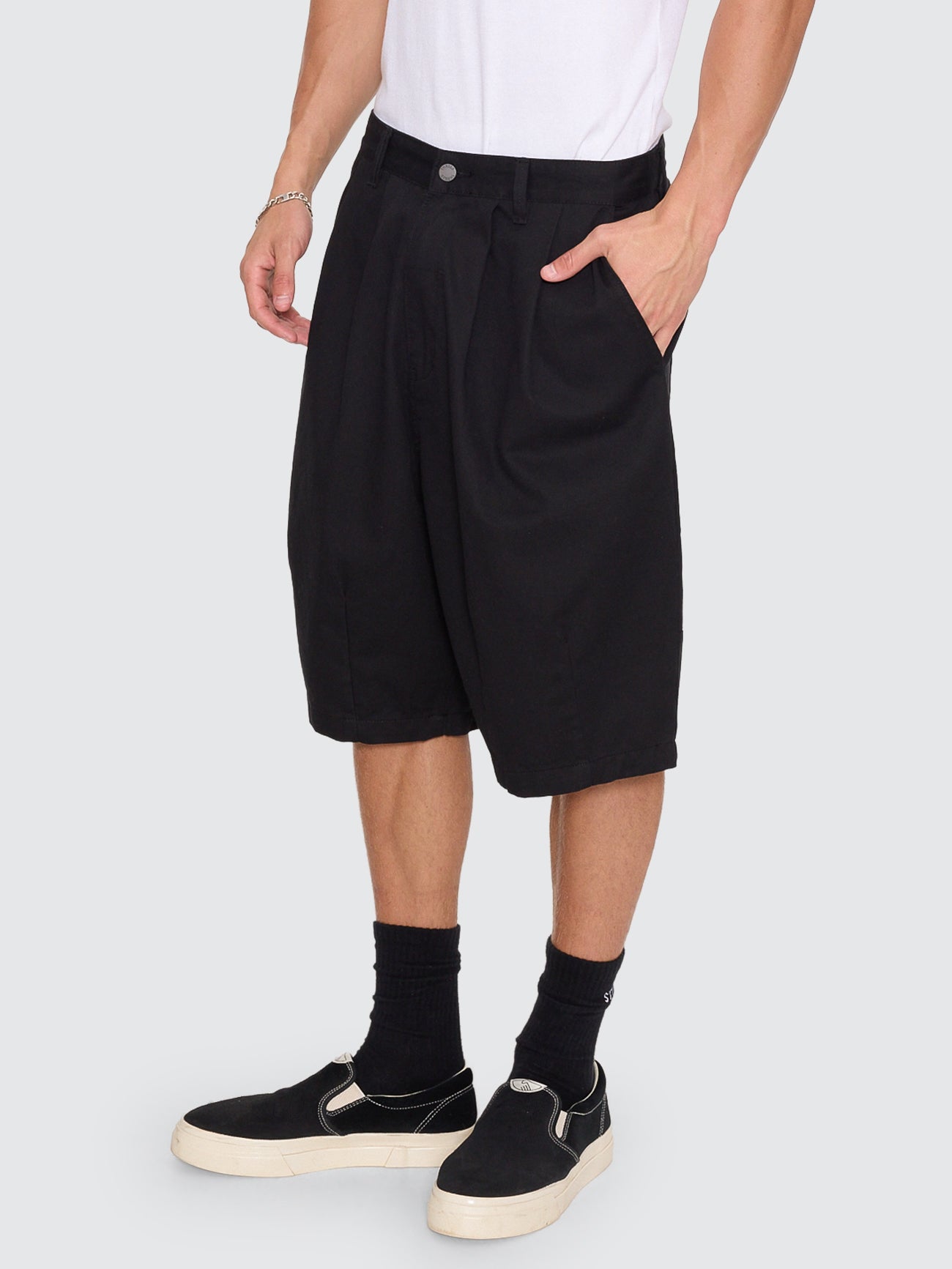 Chaos Barrel Leg Balloon Baggy Short - Black