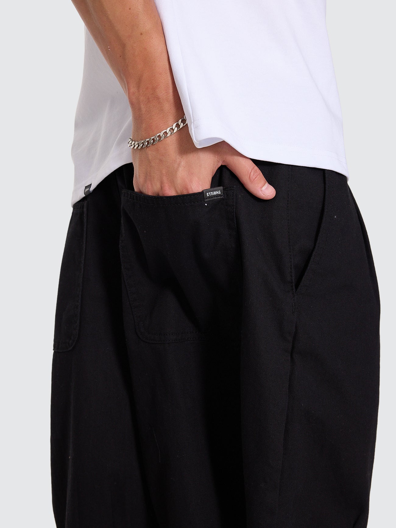 Chaos Barrel Leg Balloon Baggy Short - Black