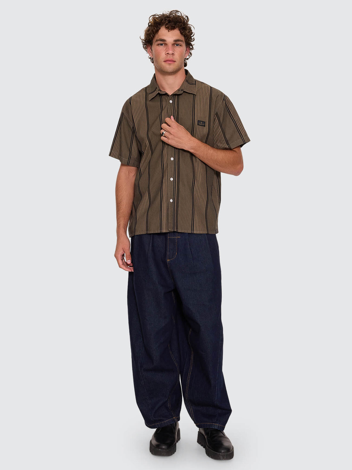 New Ways Of Living Cropped Short Sleeve Stripe Shirt - Tarmac - Black XS