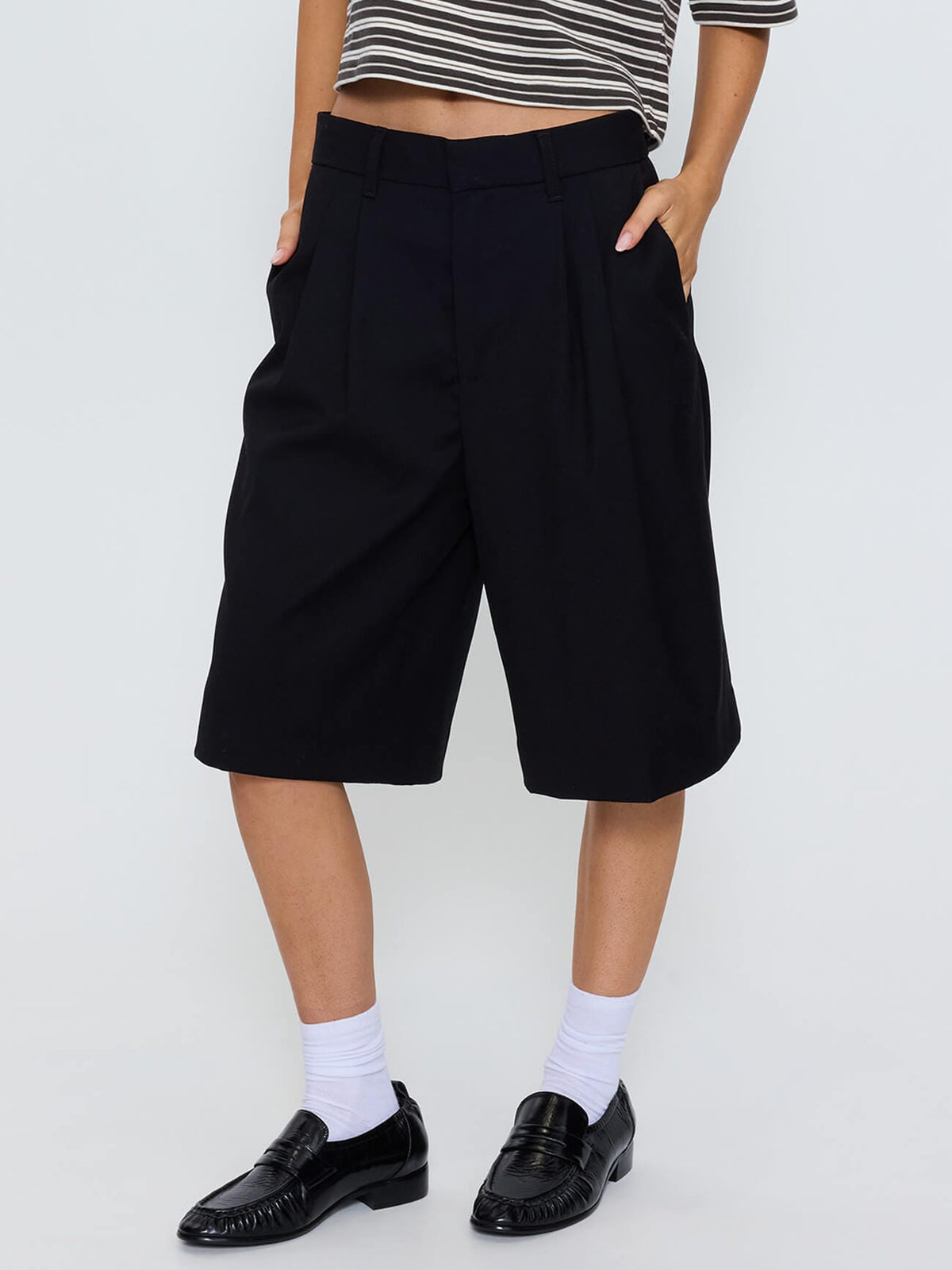 Banks Pleated Short - Black 4