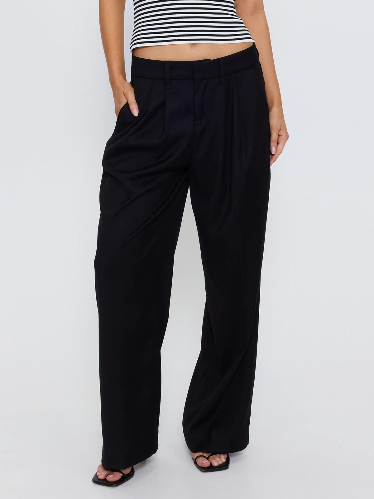 Banks Pleated Low Rise Pant - Black 4