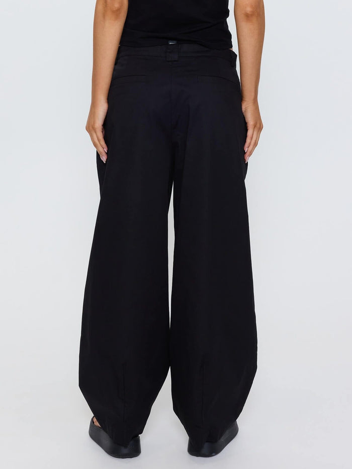 Freddie Tapered Pleat Pant - Black 4