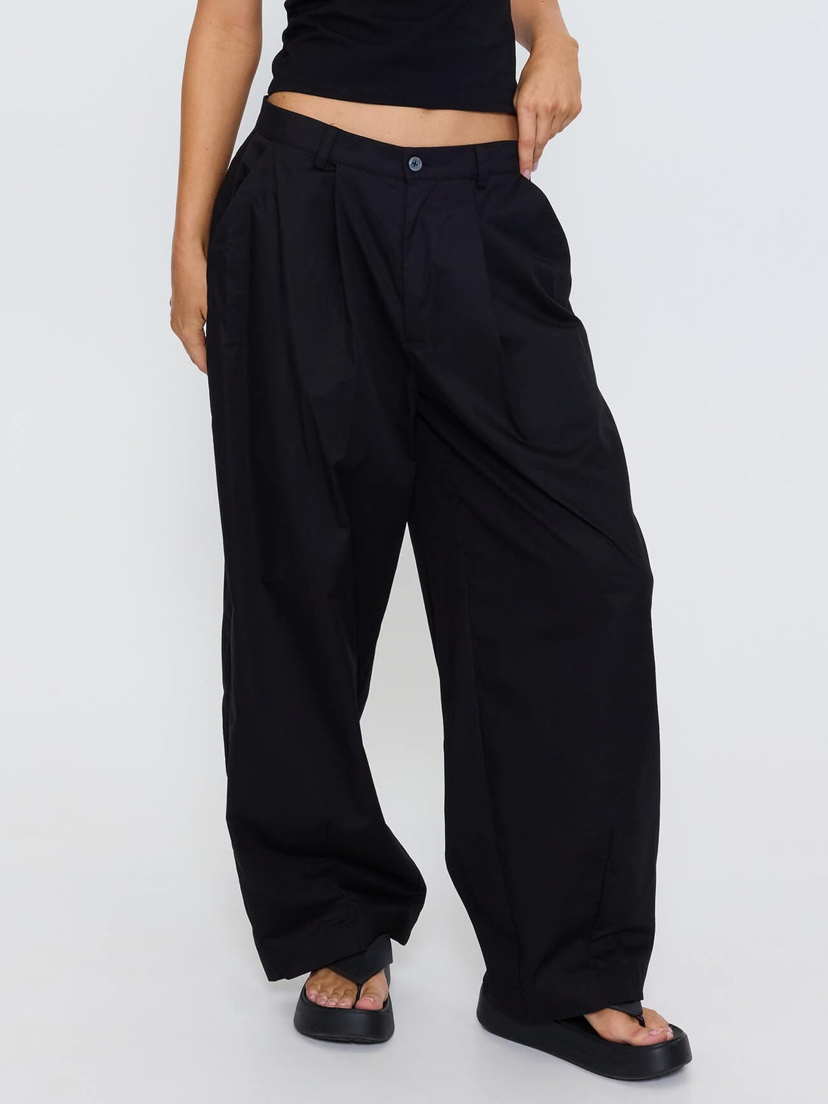 Freddie Tapered Pleat Pant - Black 4