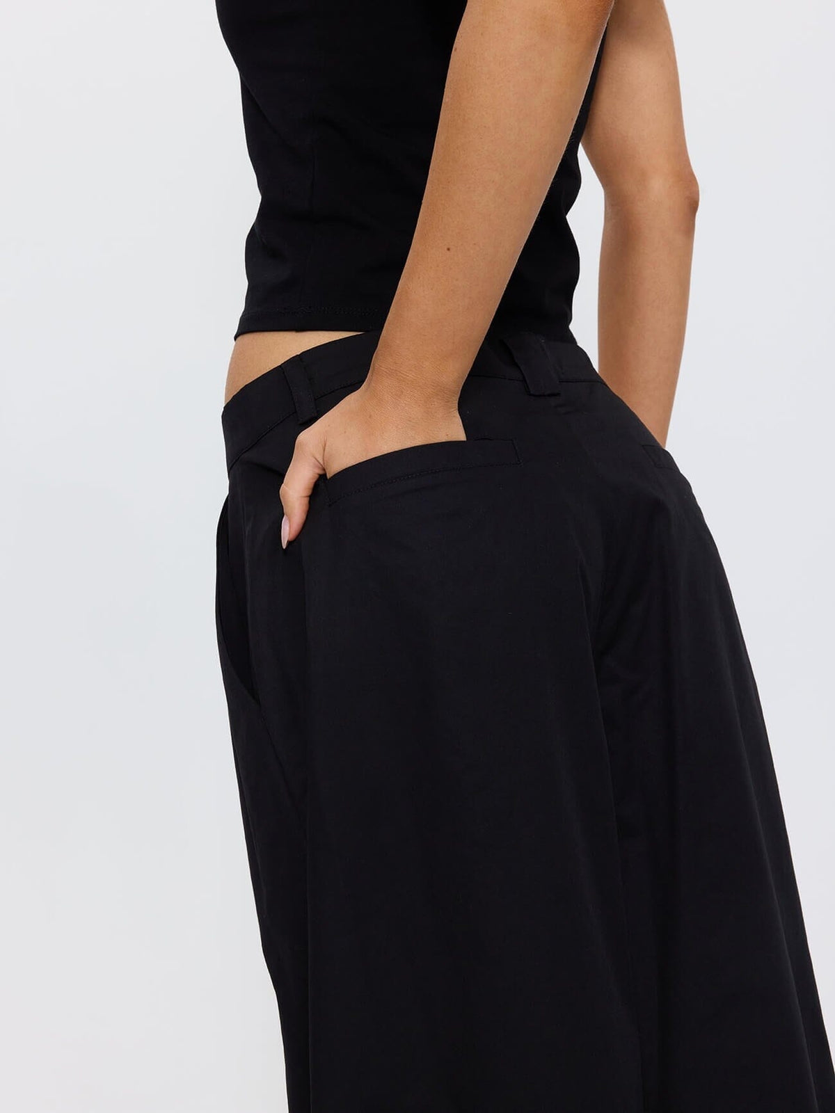 Freddie Tapered Pleat Pant - Black 4