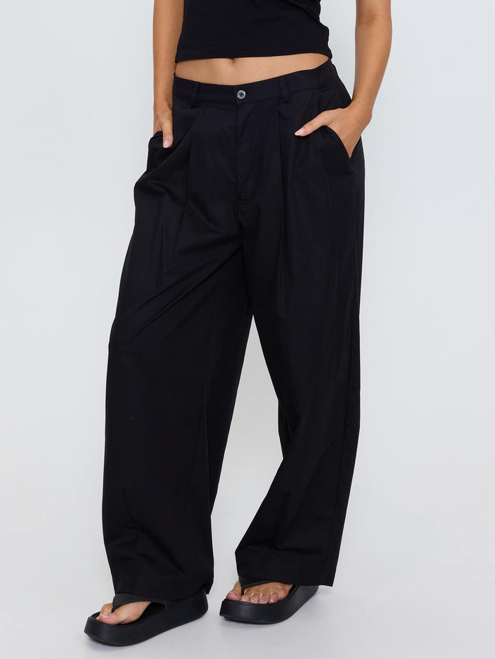 Freddie Tapered Pleat Pant - Black 4