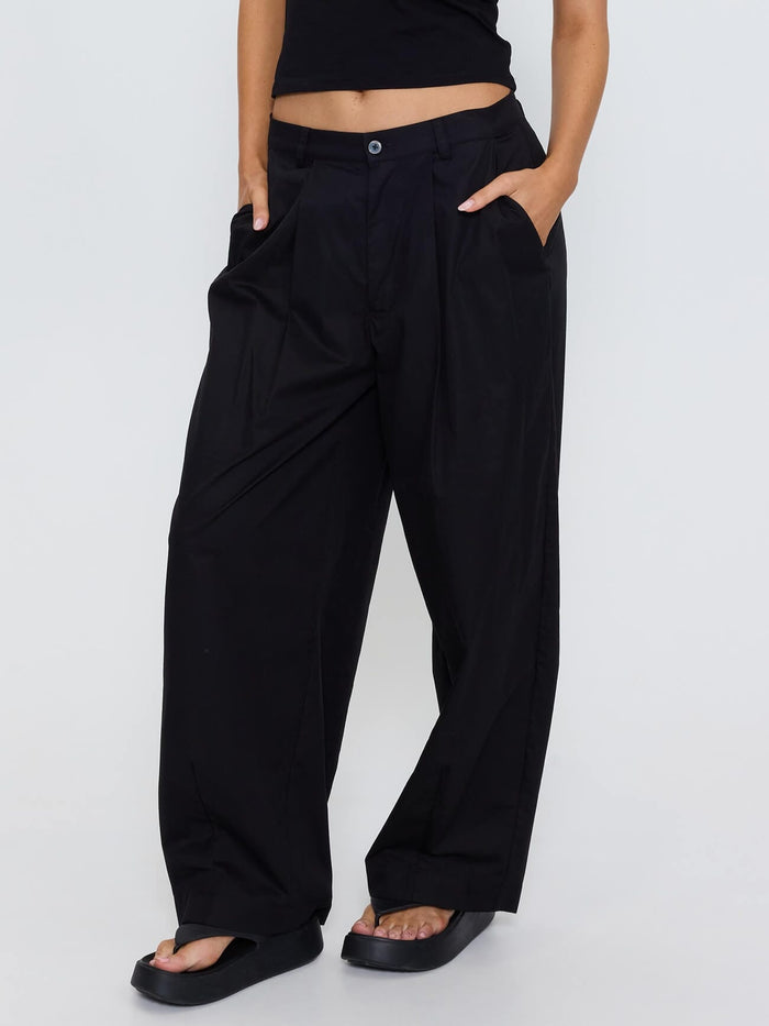 Freddie Tapered Pleat Pant - Black 4