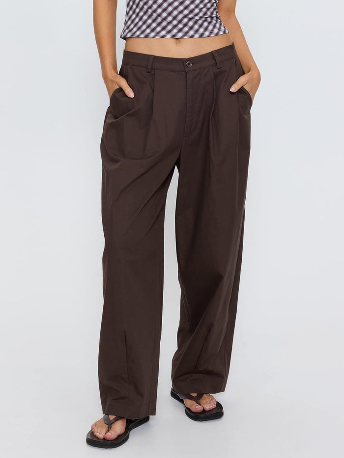 Freddie Tapered Pleat Pant - Brown 4