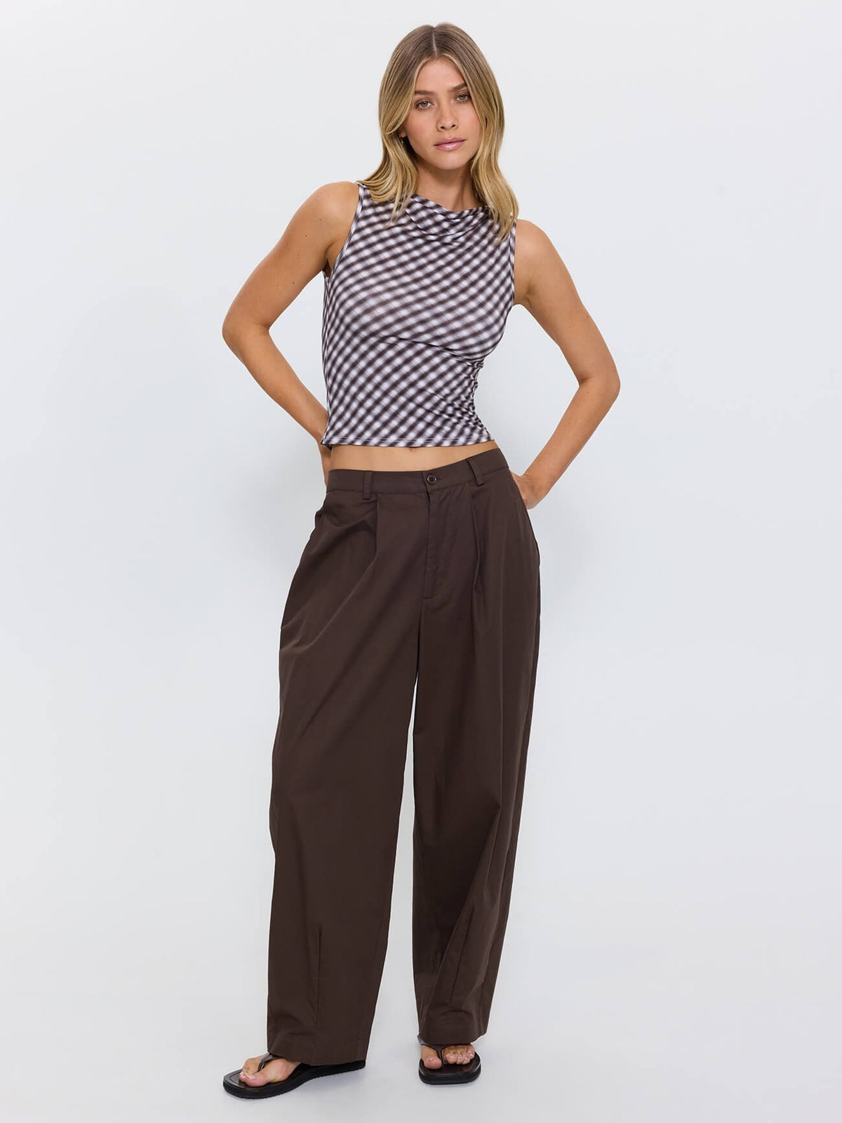 Freddie Tapered Pleat Pant - Brown 4