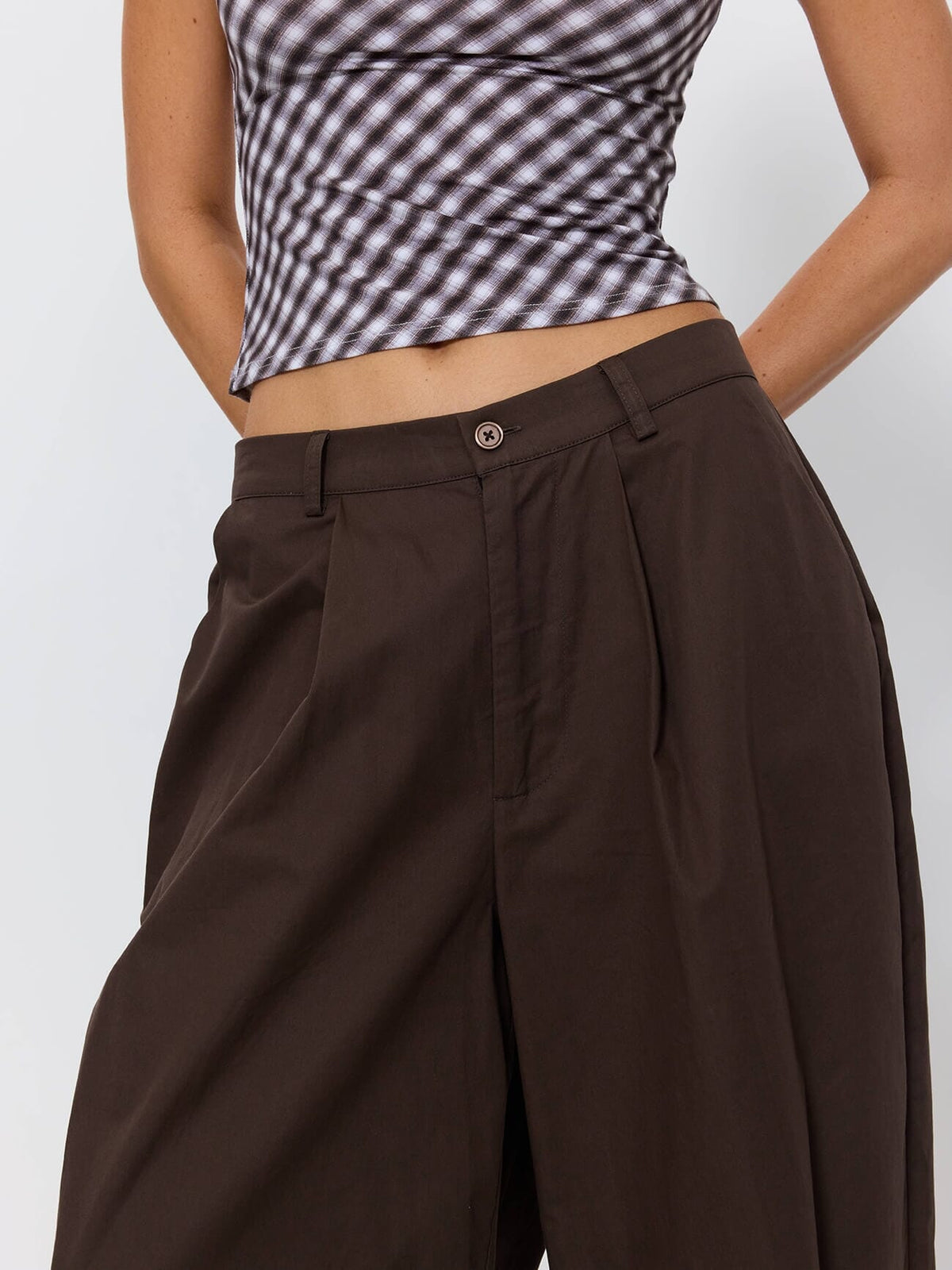 Freddie Tapered Pleat Pant - Brown 4