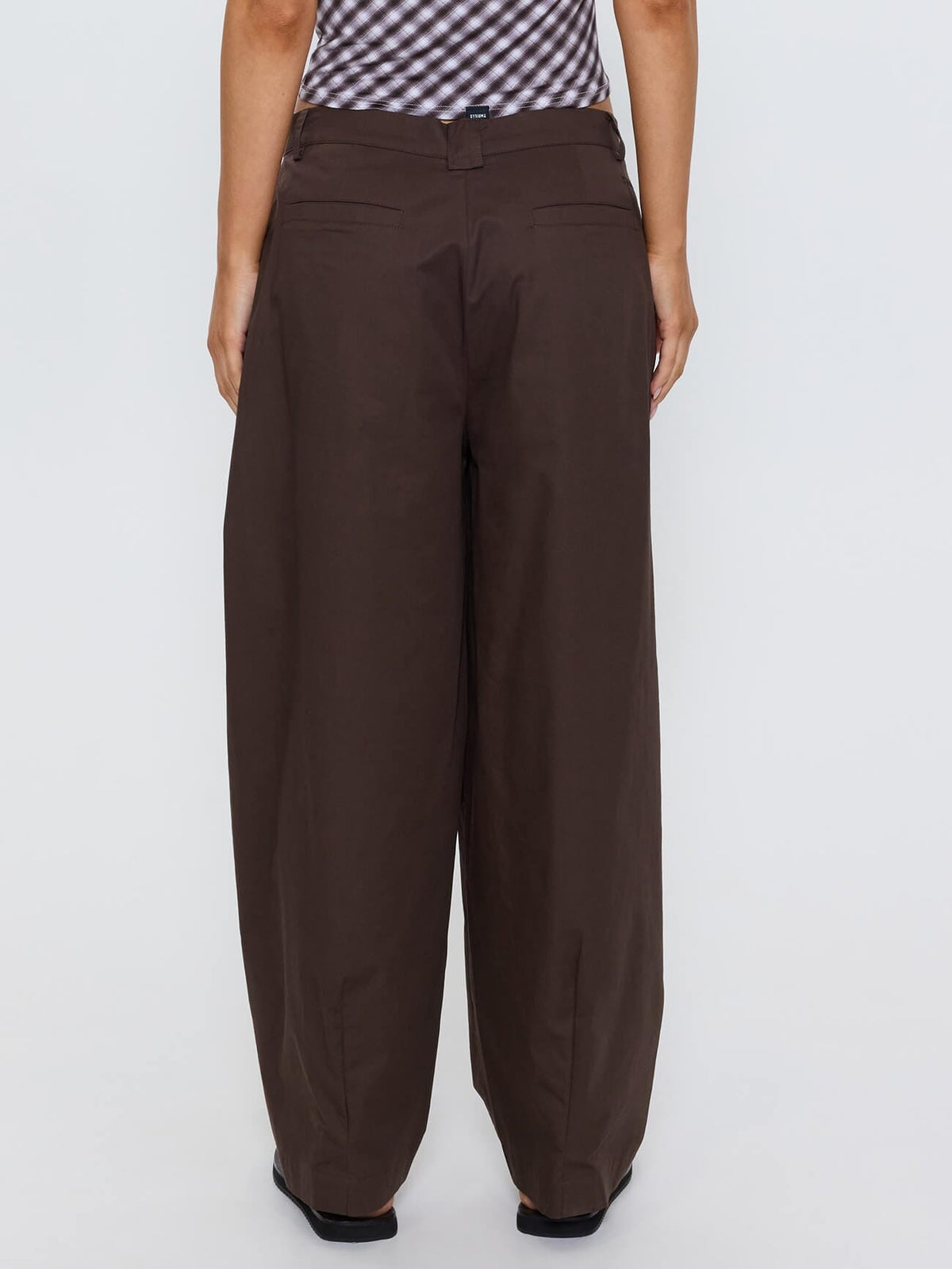 Freddie Tapered Pleat Pant - Brown 4