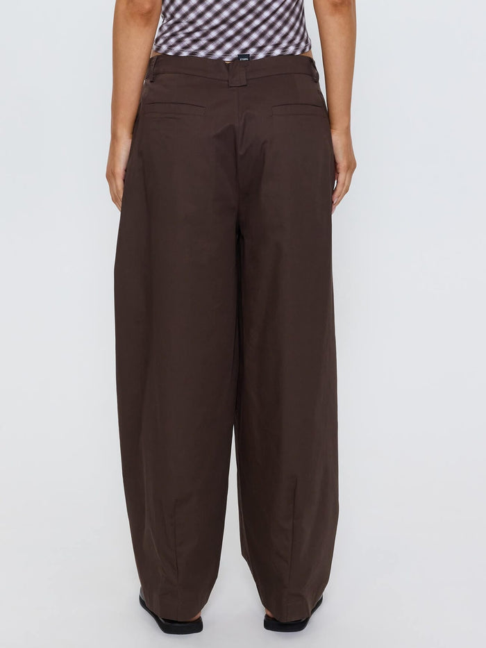 Freddie Tapered Pleat Pant - Brown 4