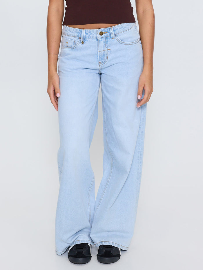 Hunter Low Rise Wide Jean - Light Wave Blue 4
