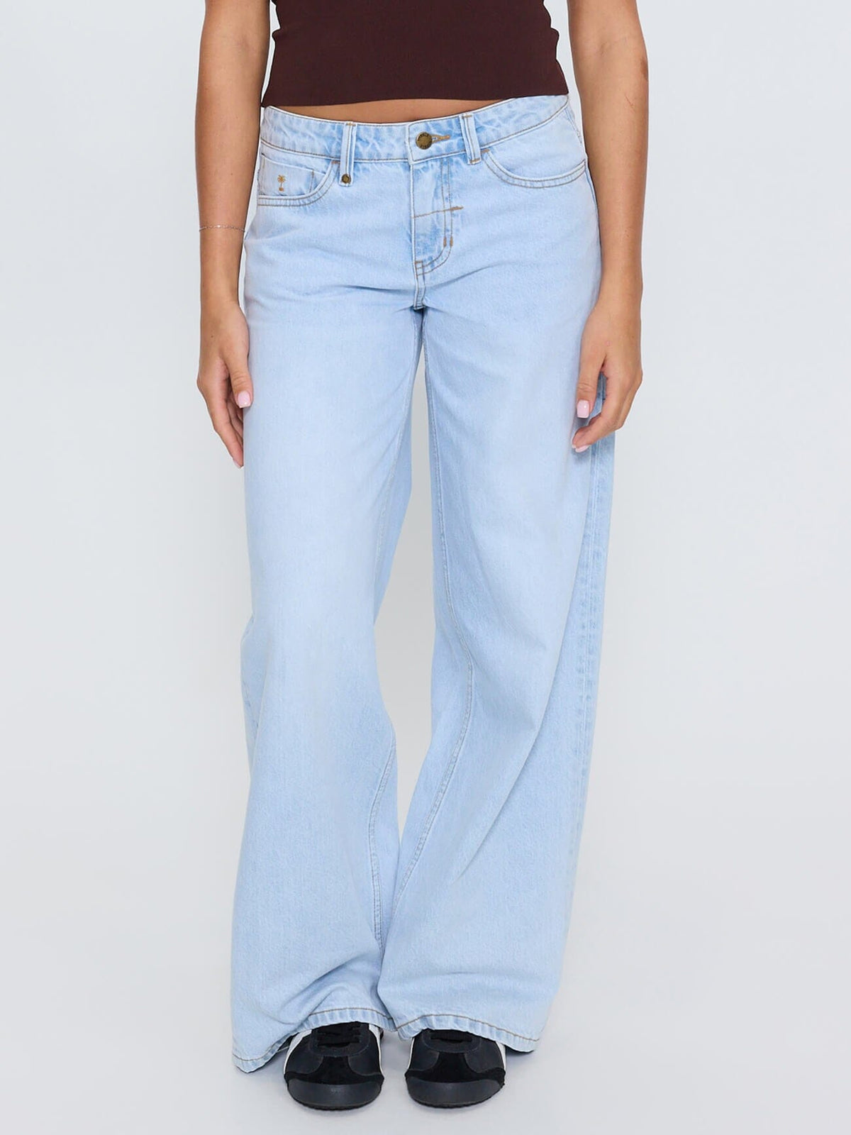 Hunter Low Rise Wide Jean - Light Wave Blue 4