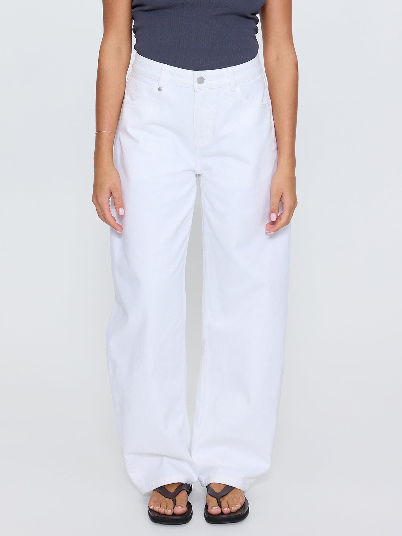 Sloane Low Rise Barrel Jean - Whiteout