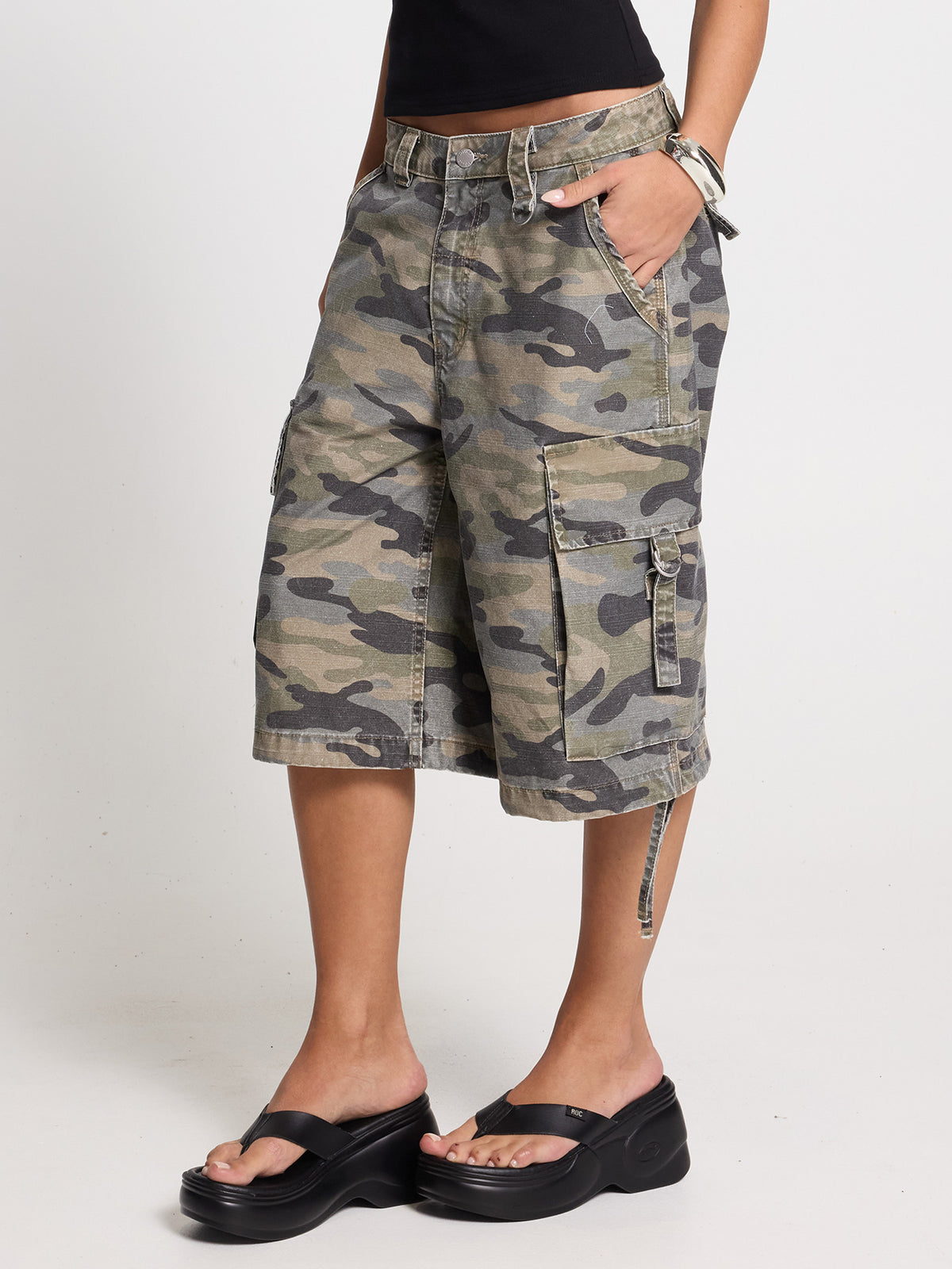 Unseen Baggy Cargo Short - Khaki 4