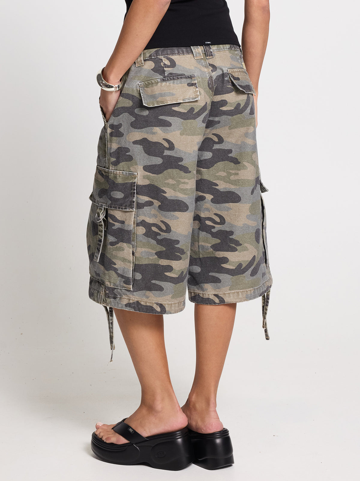 Unseen Baggy Cargo Short - Khaki 4