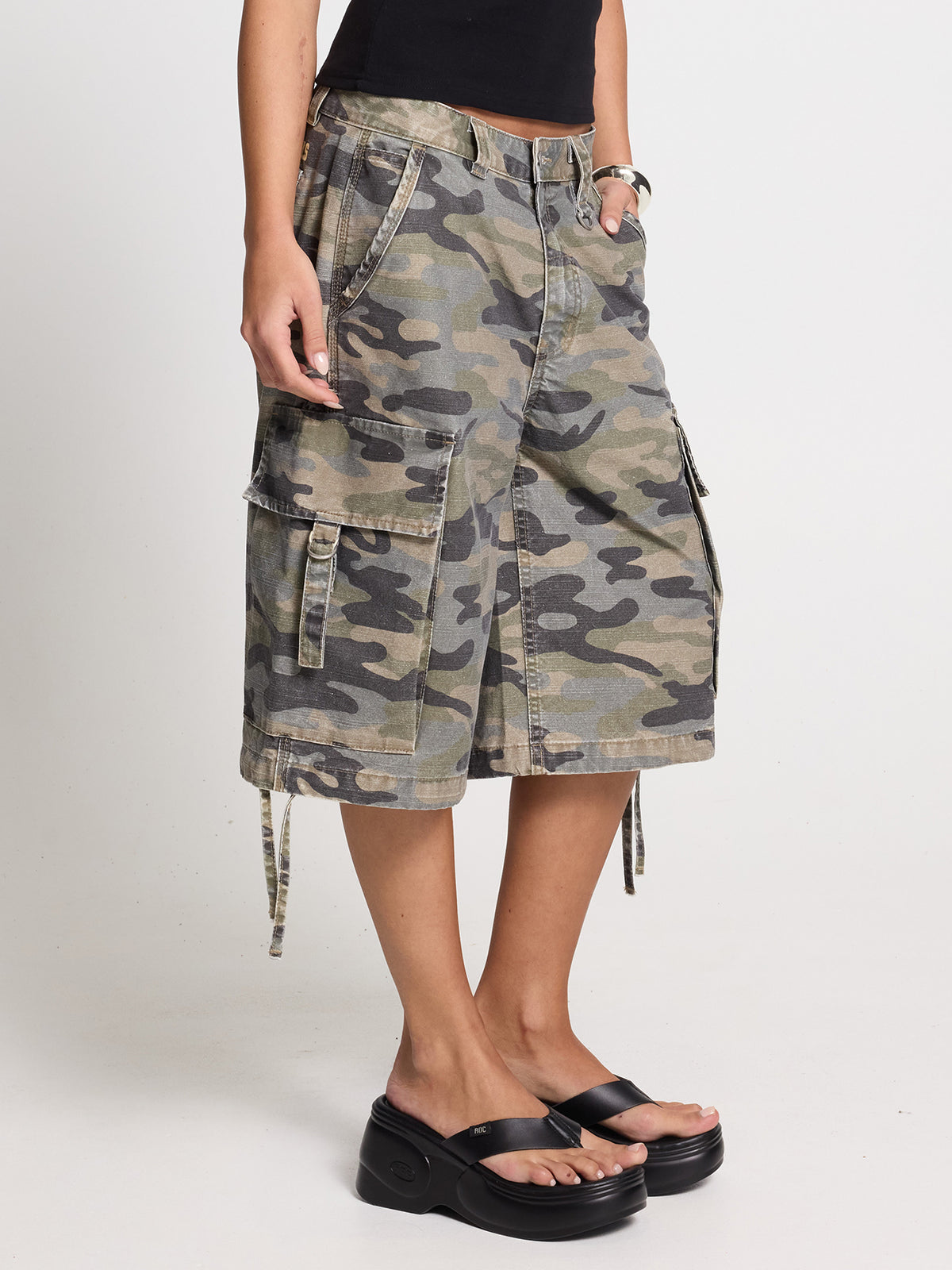 Unseen Baggy Cargo Short - Khaki 4