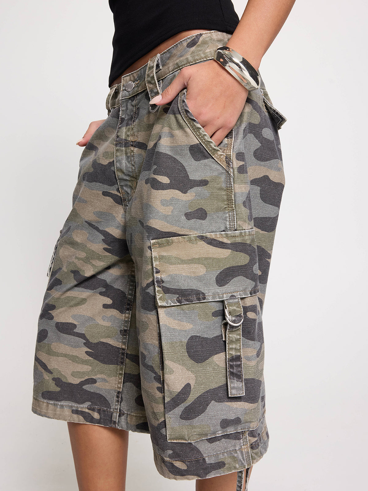 Unseen Baggy Cargo Short - Khaki 4