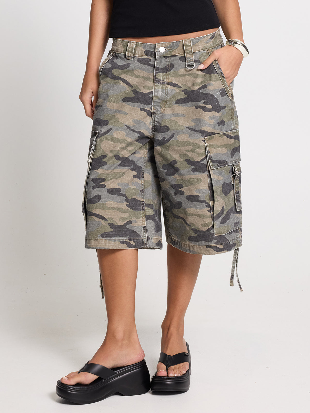 Unseen Baggy Cargo Short - Khaki 4