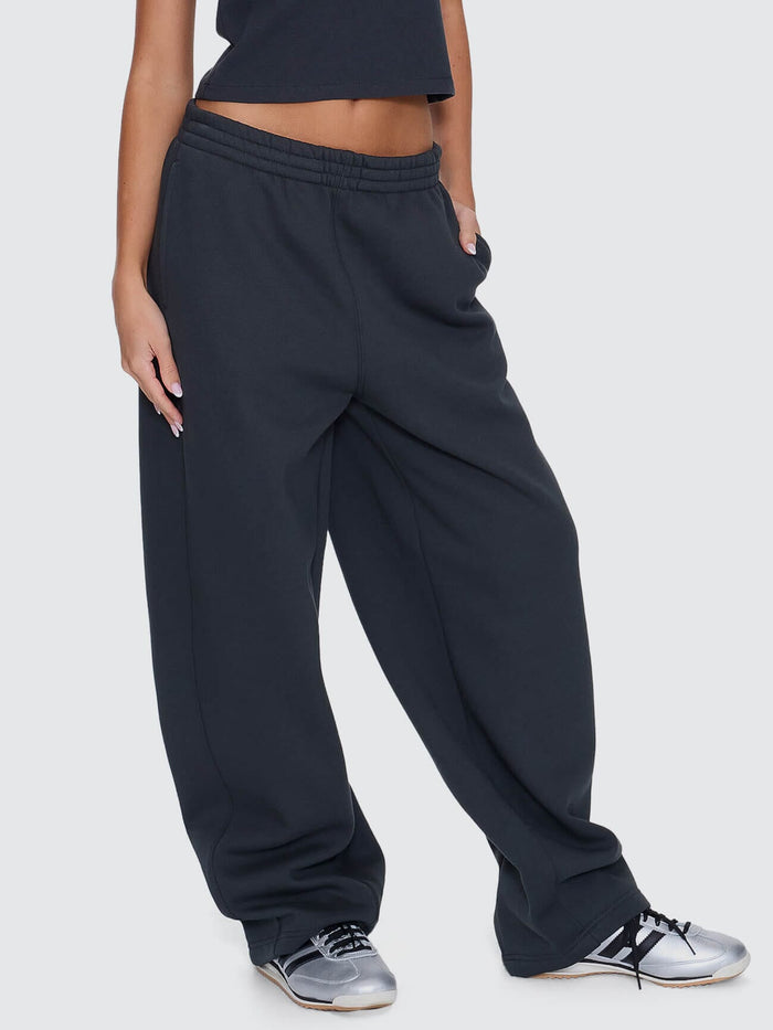 Playmaker Track Pant - Carbon 4