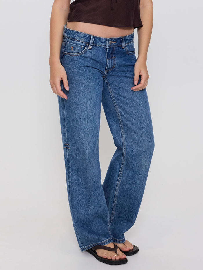 Saskia Low Rise Straight Jean - Darker Dust Blue 4