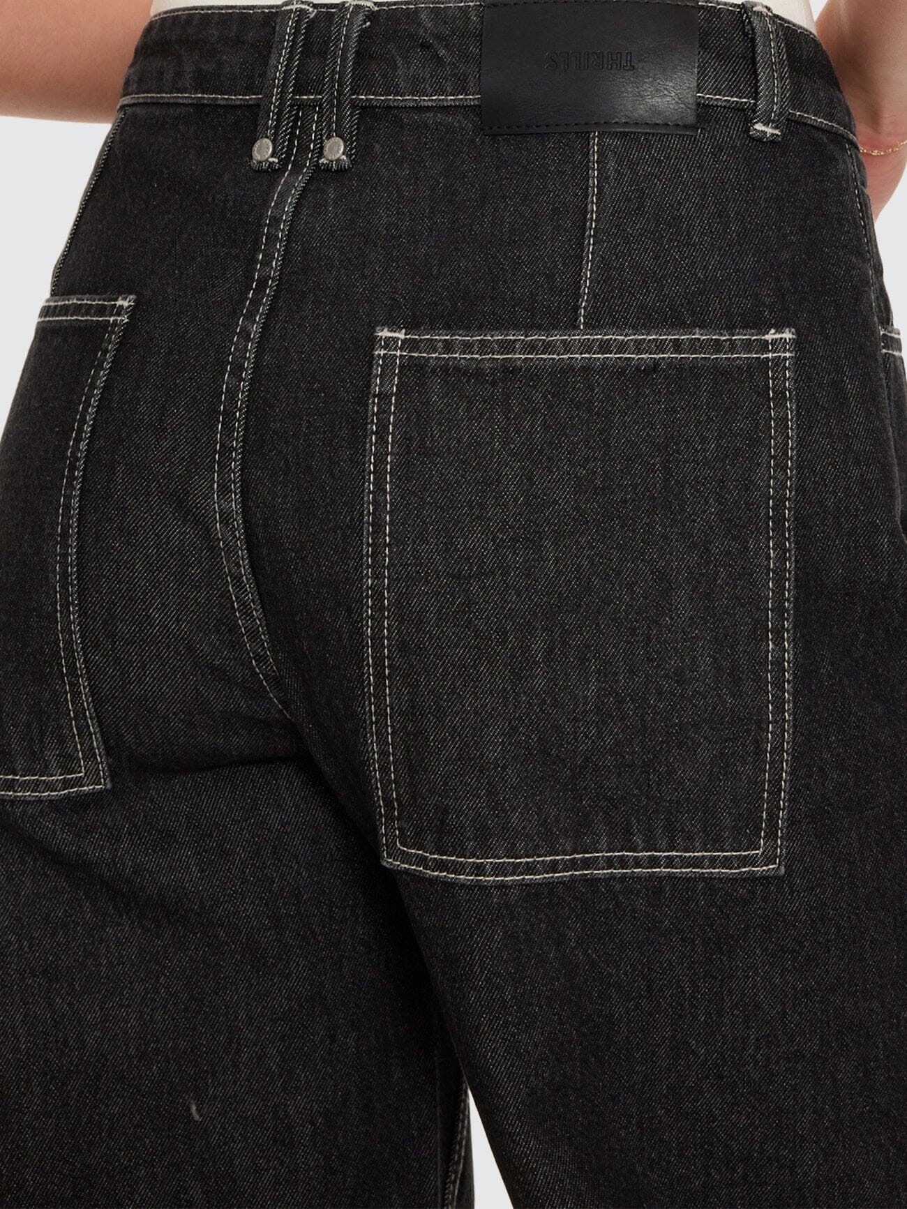 Sloane Low Rise Barrel Jean - Raw Black 4