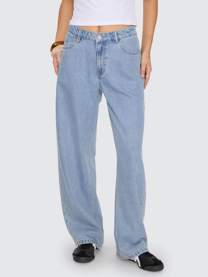 Sloane Low Rise Barrel Jean - Ageless Blue 4