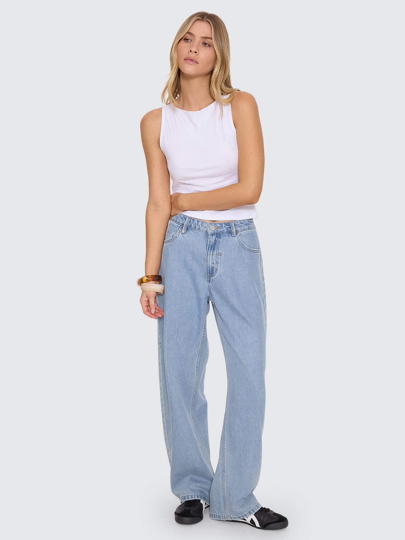 Sloane Low Rise Barrel Jean - Ageless Blue 4