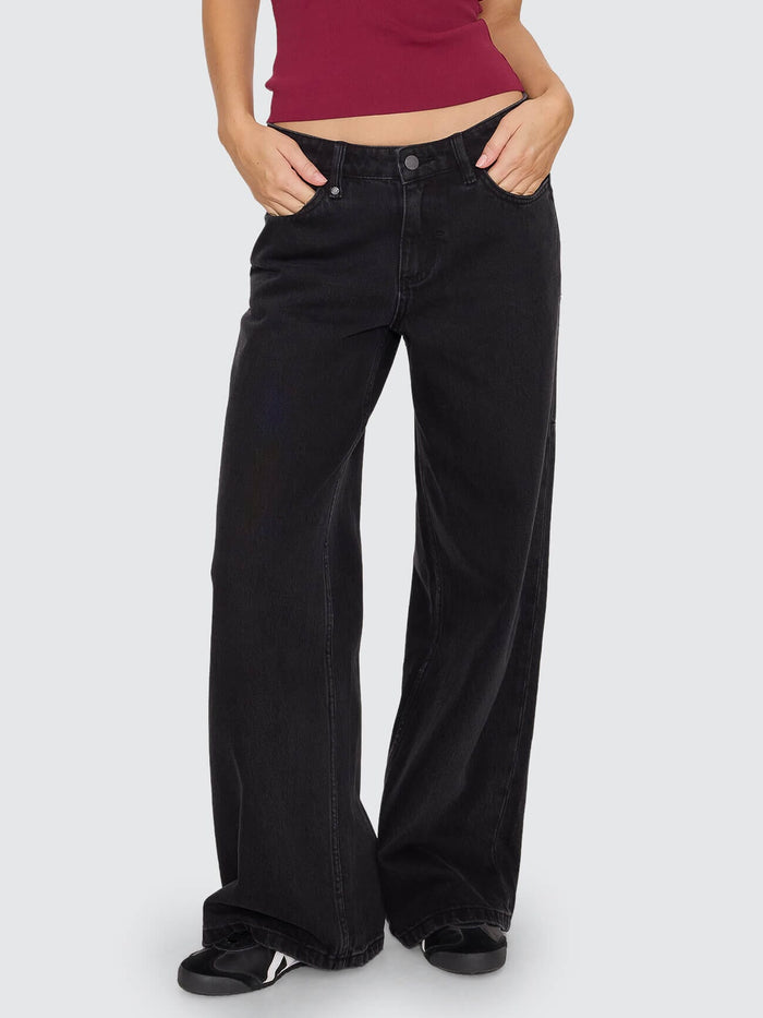 Hunter Low Rise Wide Jean - Aged Black 4