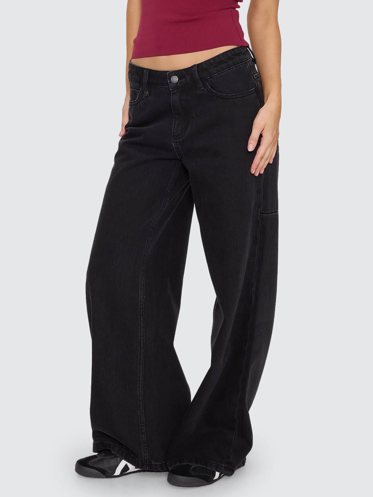 Hunter Low Rise Wide Jean - Aged Black 4
