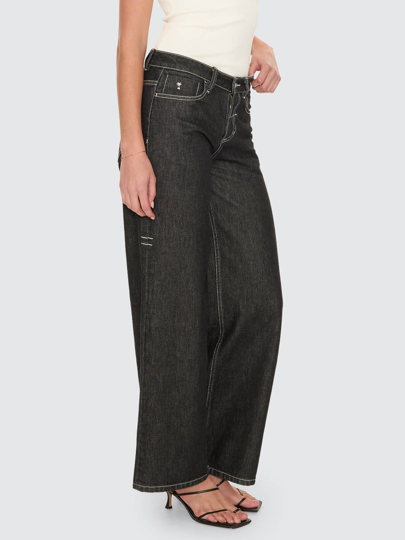 Hunter Low Rise Wide Jean - Raw Black 4