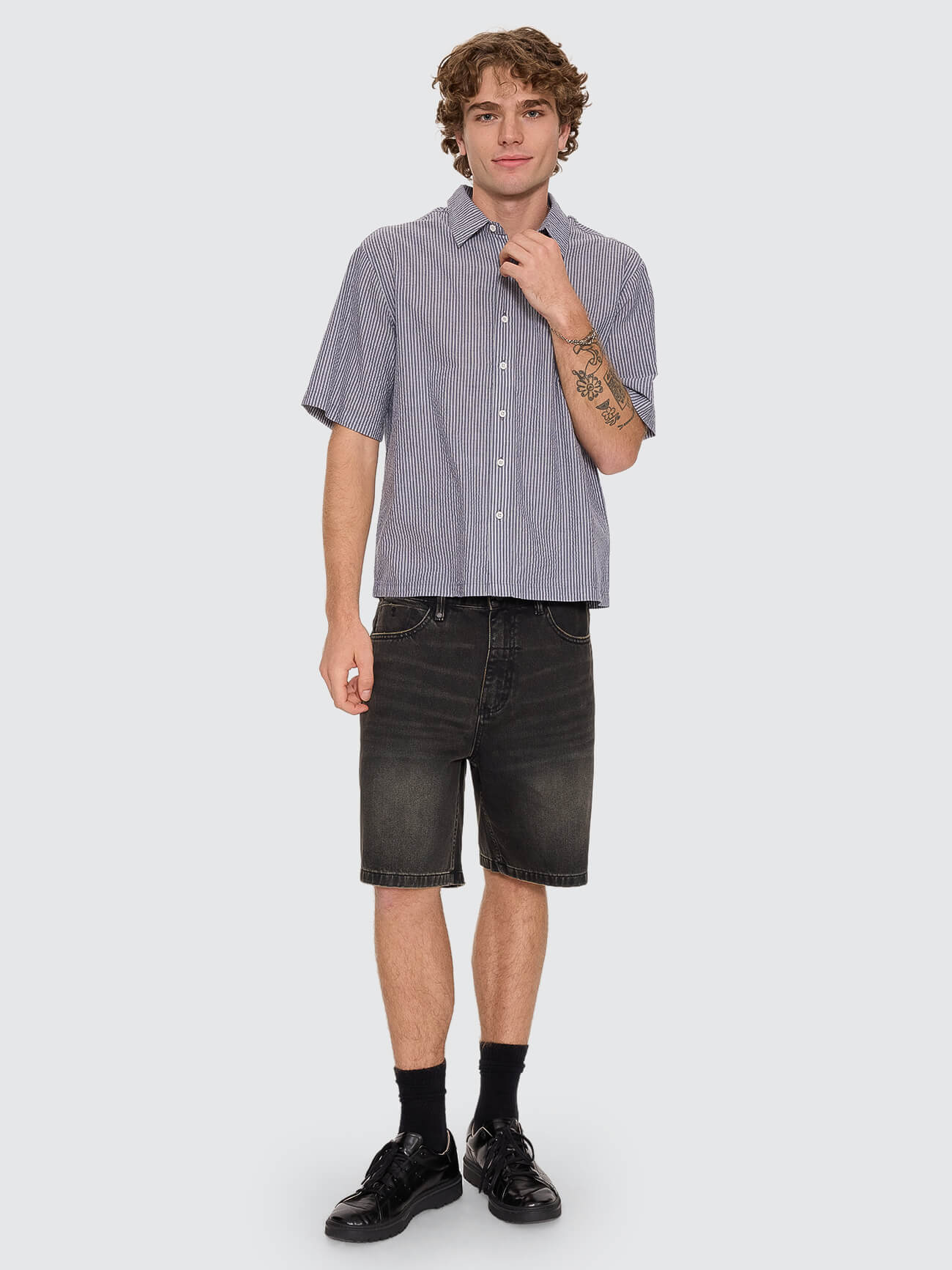 Visions Box Crop Short Sleeve Shirt - Navy Stripe XS