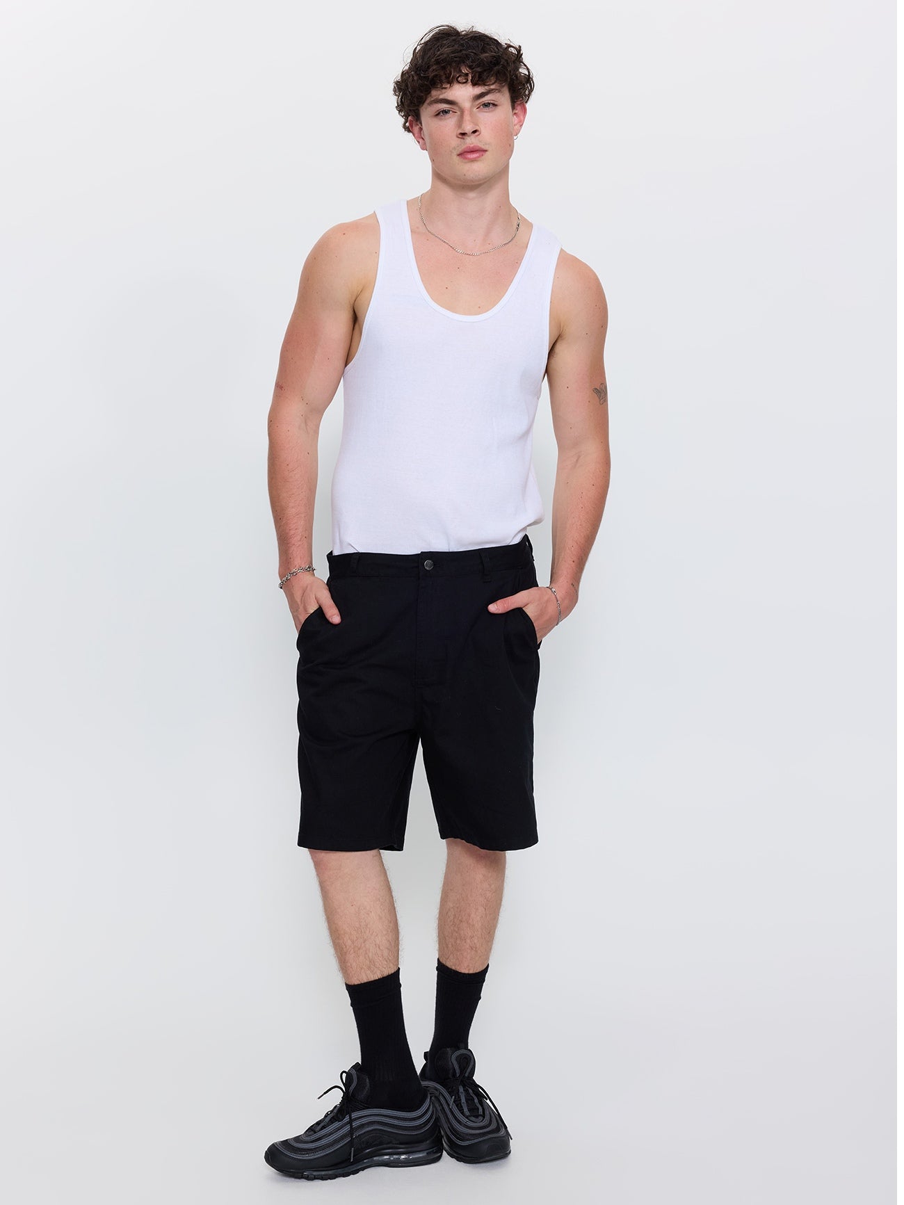 Mid Slacker Chino Short - Black
