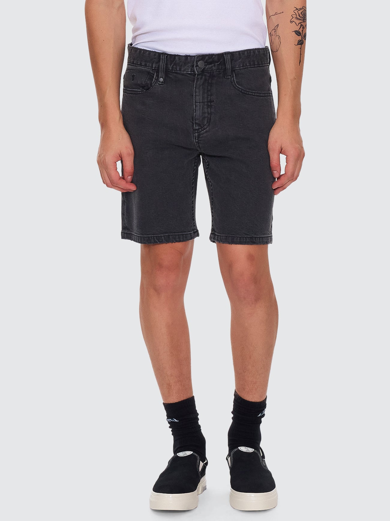デニム・ジーパン IONSEOUL mine destroyed shorts BBJ330 Clarke Destroyed Denim Shorts | GUESS Factory
