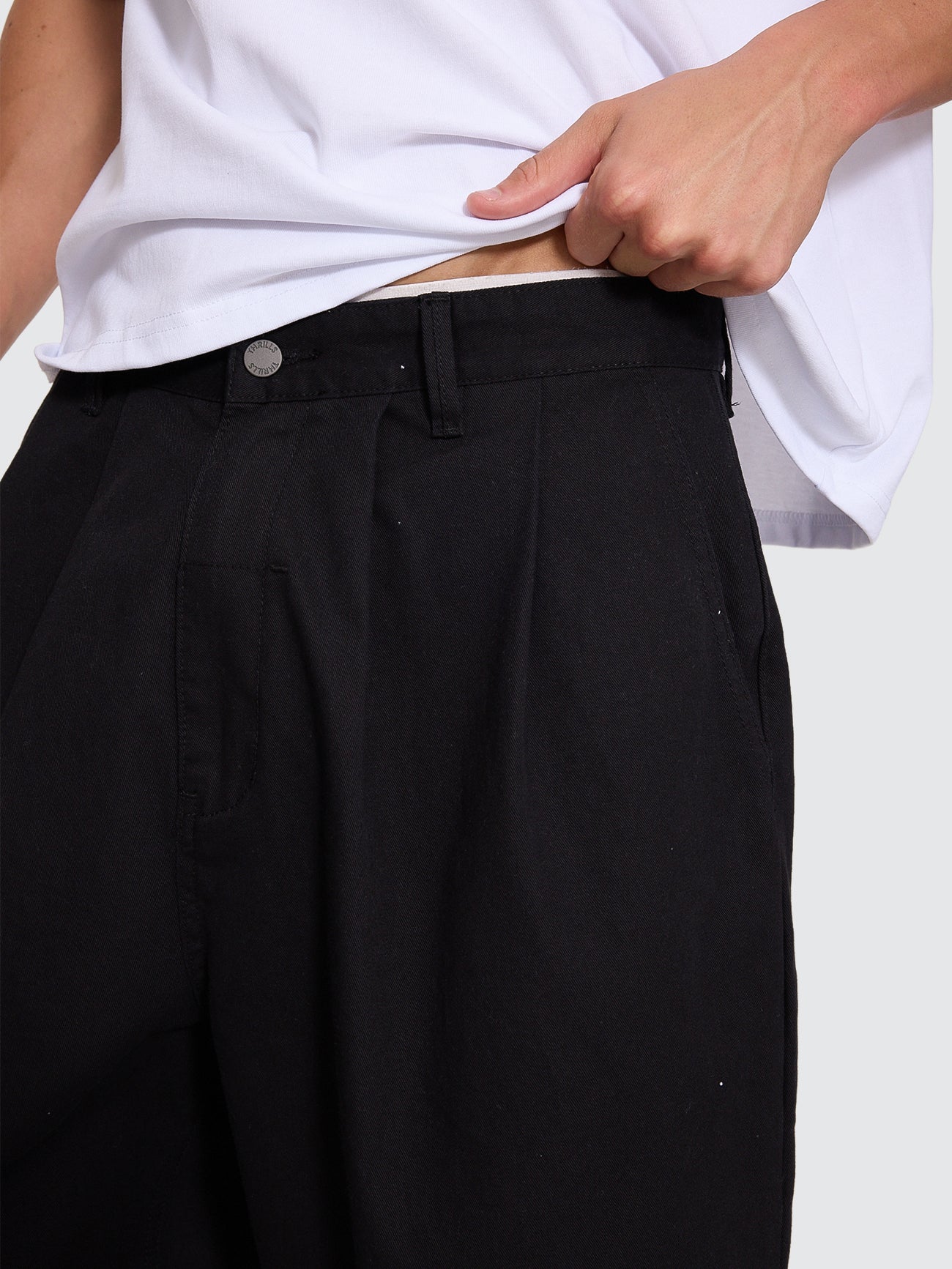 Chaos Barrel Leg Balloon Baggy Short - Black