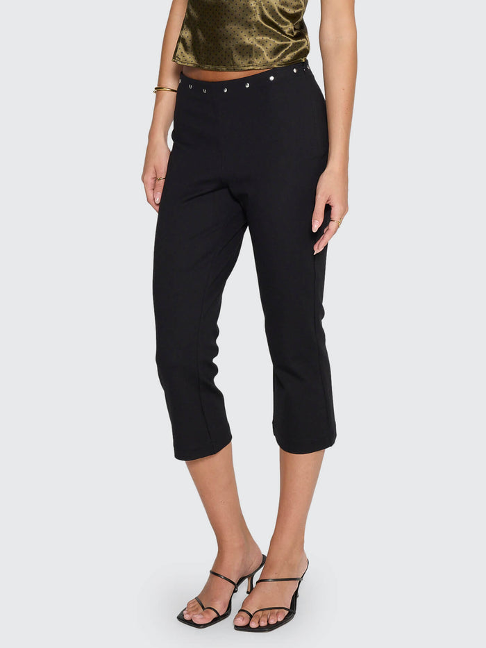 Zephyr Capri Pant - Black 4
