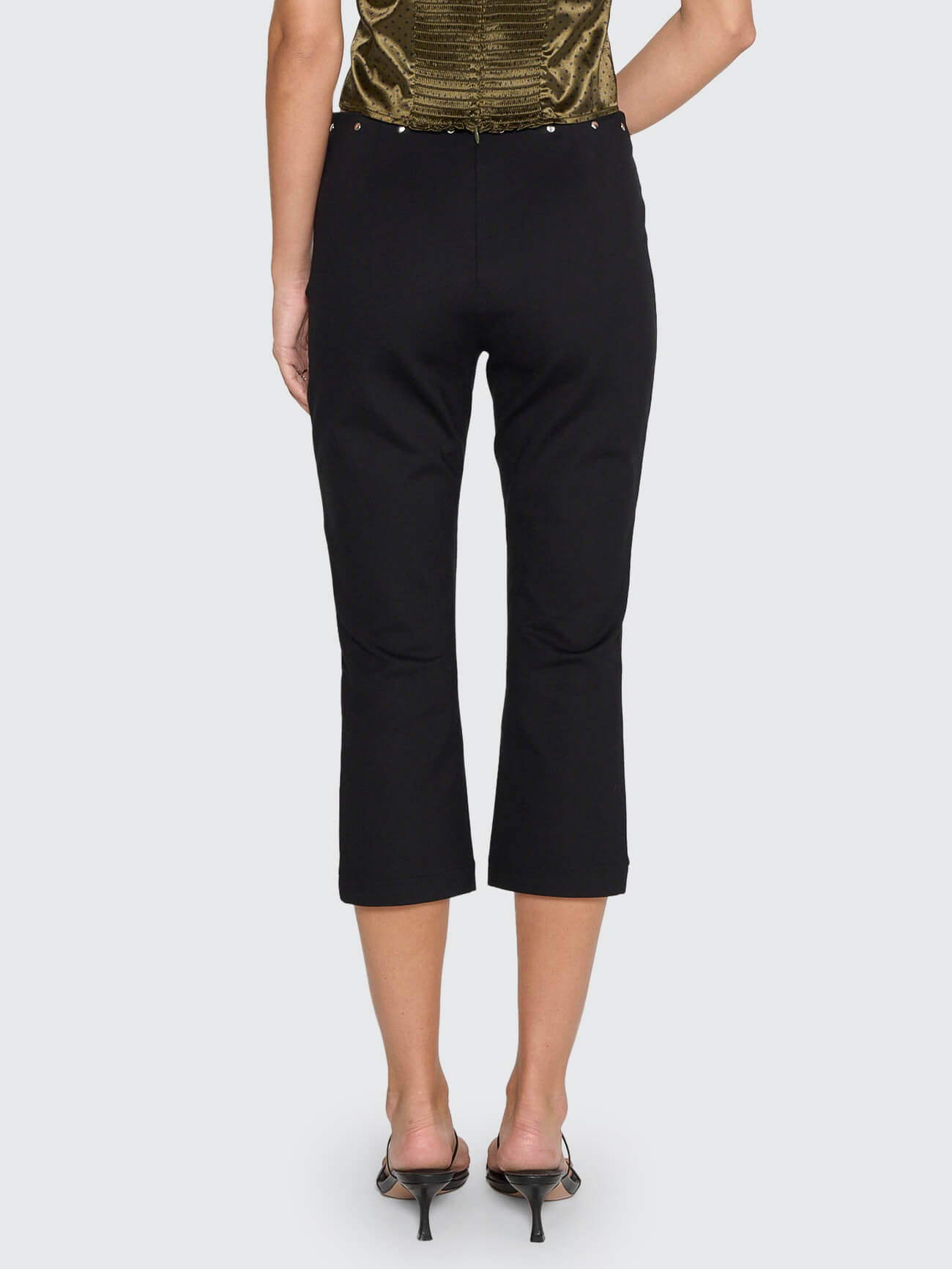 Zephyr Capri Pant - Black 4