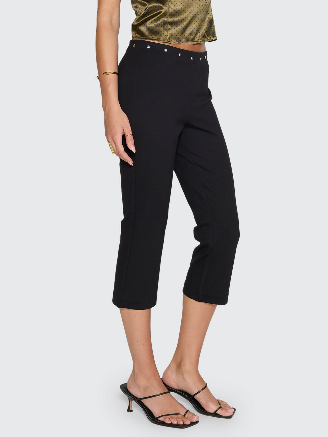 Zephyr Capri Pant - Black 4