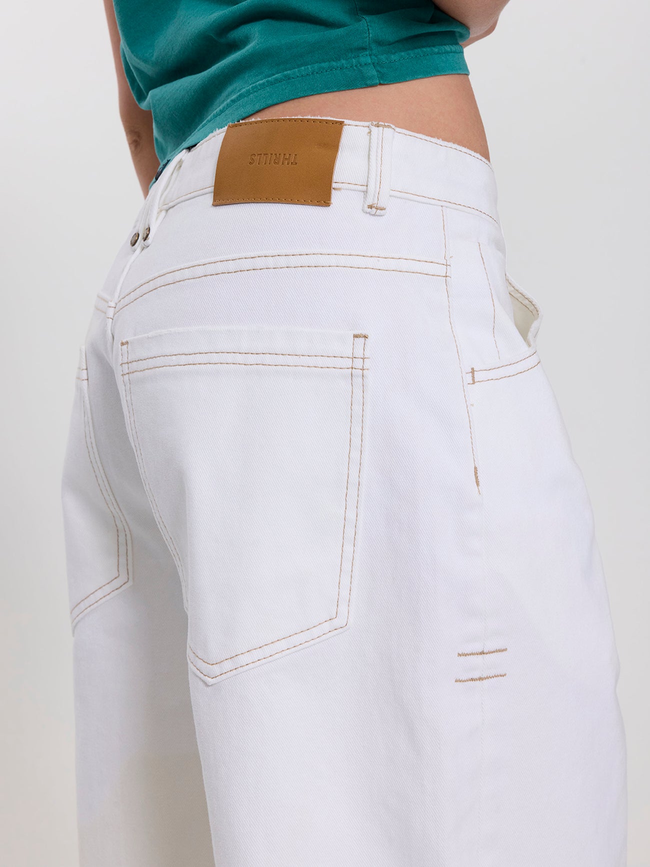 Darcy Low Rise Embro Short - Vintage White 4