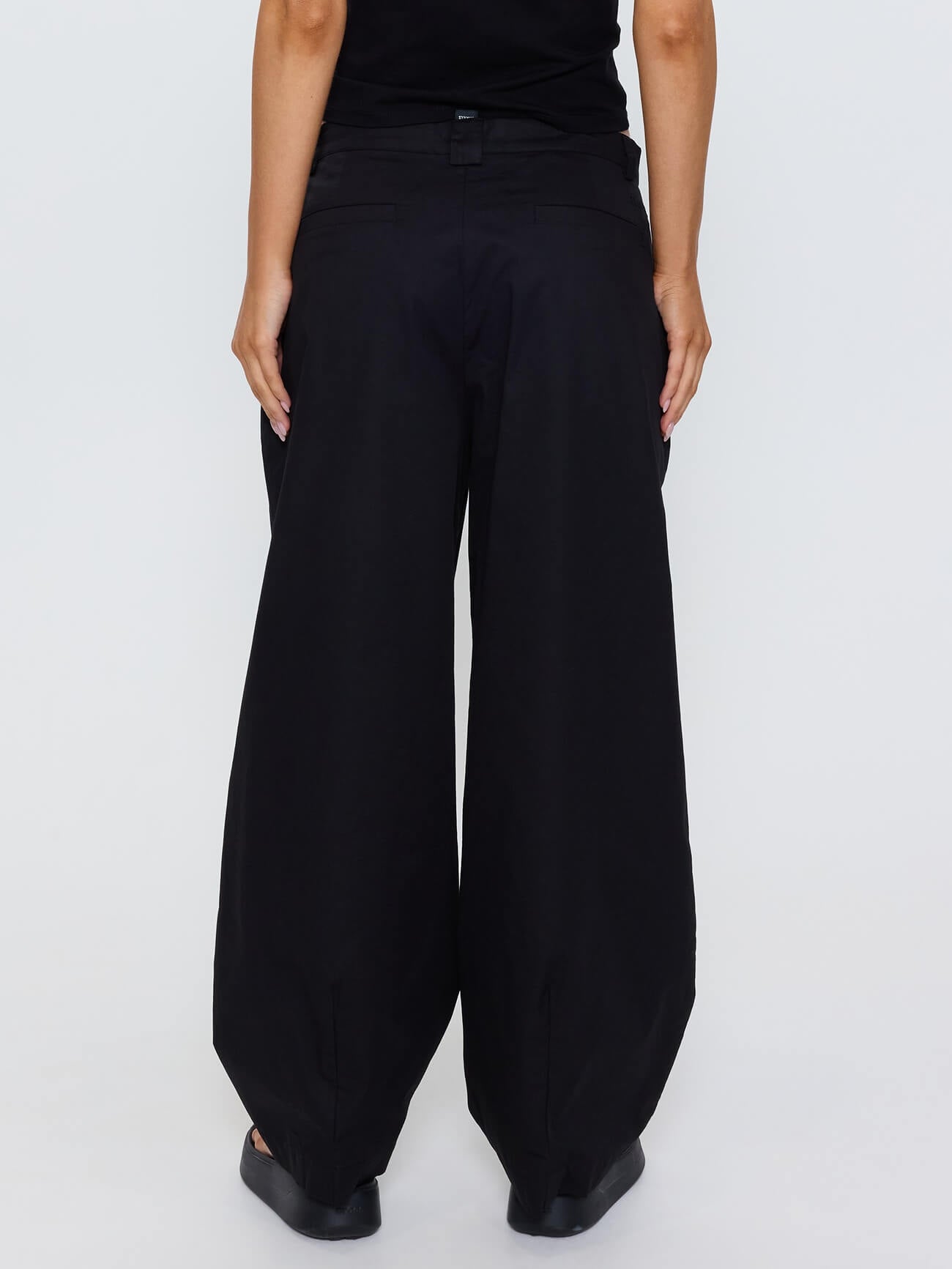 Freddie Tapered Pleat Pant - Black 4