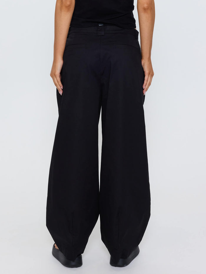Freddie Tapered Pleat Pant - Black 4