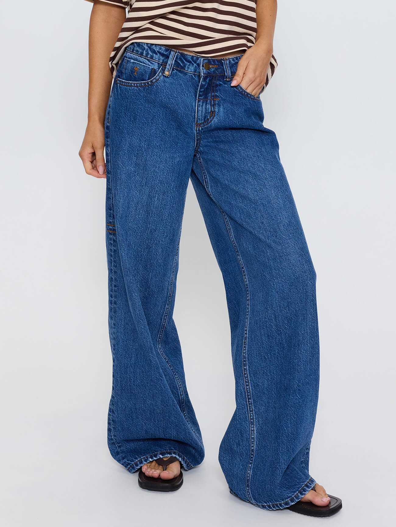 Hunter Low Rise Wide Jean - Darker Dust Blue 4