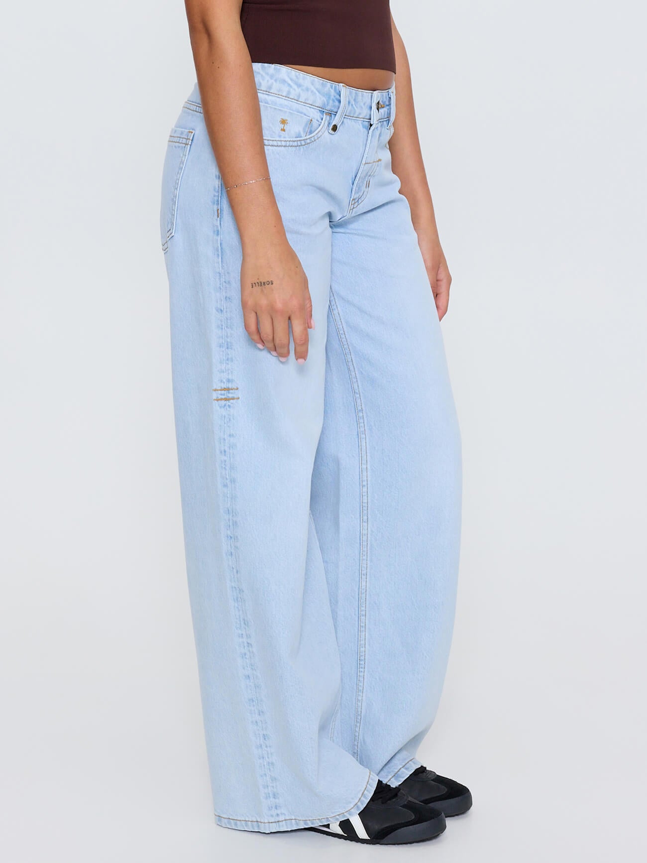 Hunter Low Rise Wide Jean - Light Wave Blue 4