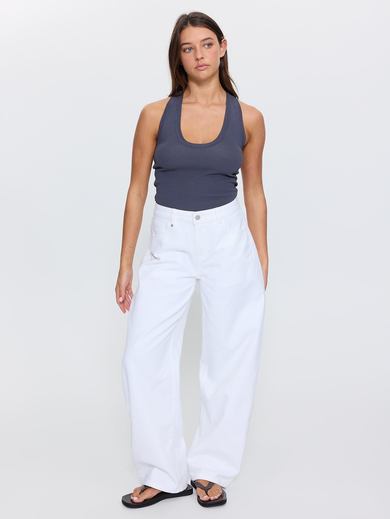 Sloane Low Rise Barrel Jean - Whiteout