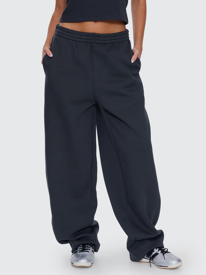 Playmaker Track Pant - Carbon 4