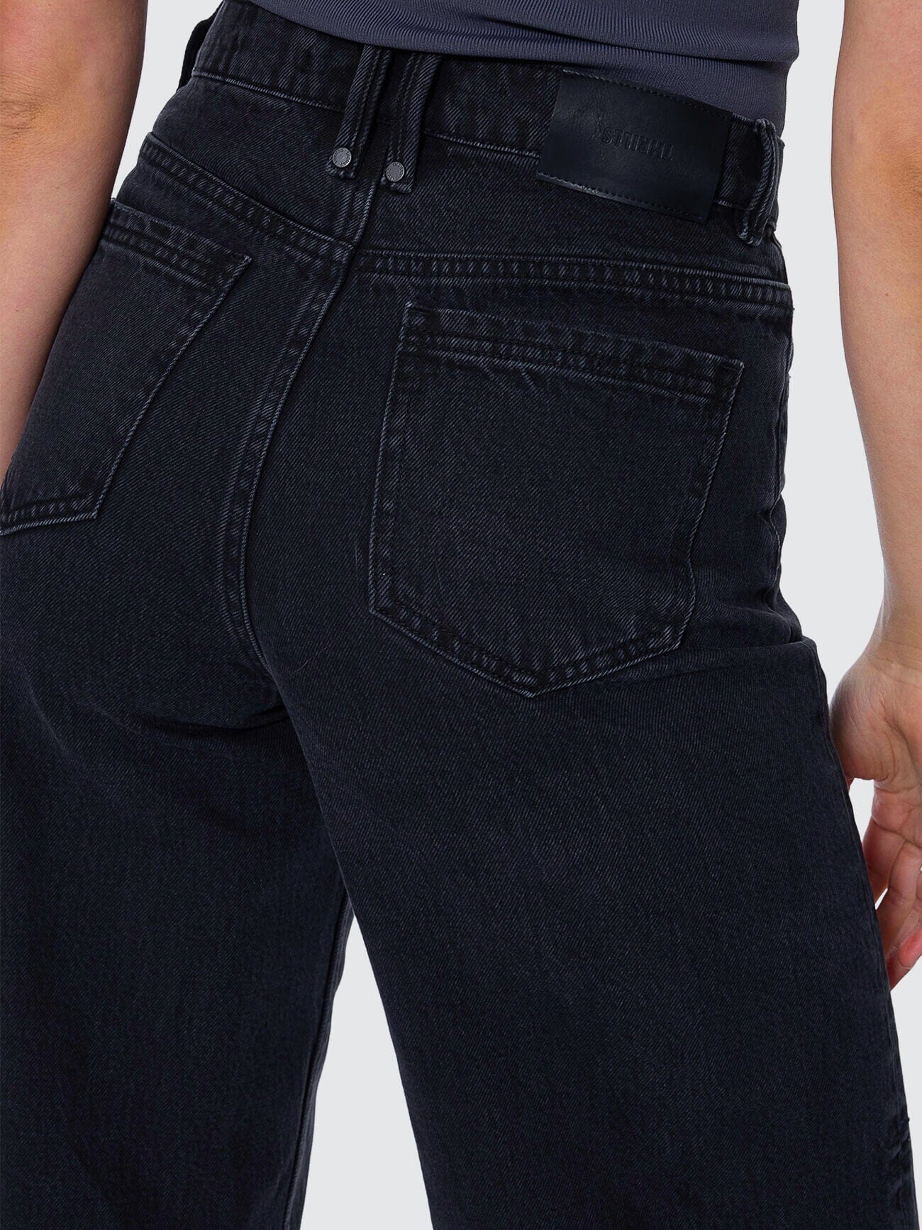 Hunter High Rise Wide Jean - Aged Black 4