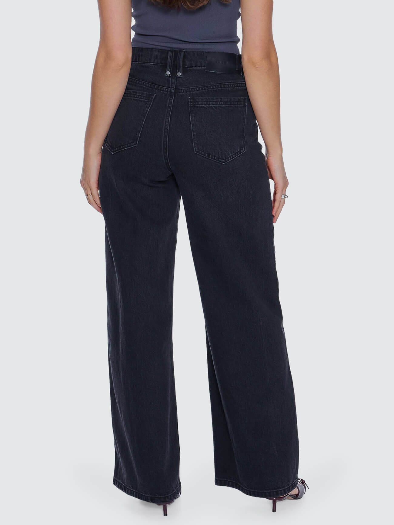 Hunter High Rise Wide Jean - Aged Black 4