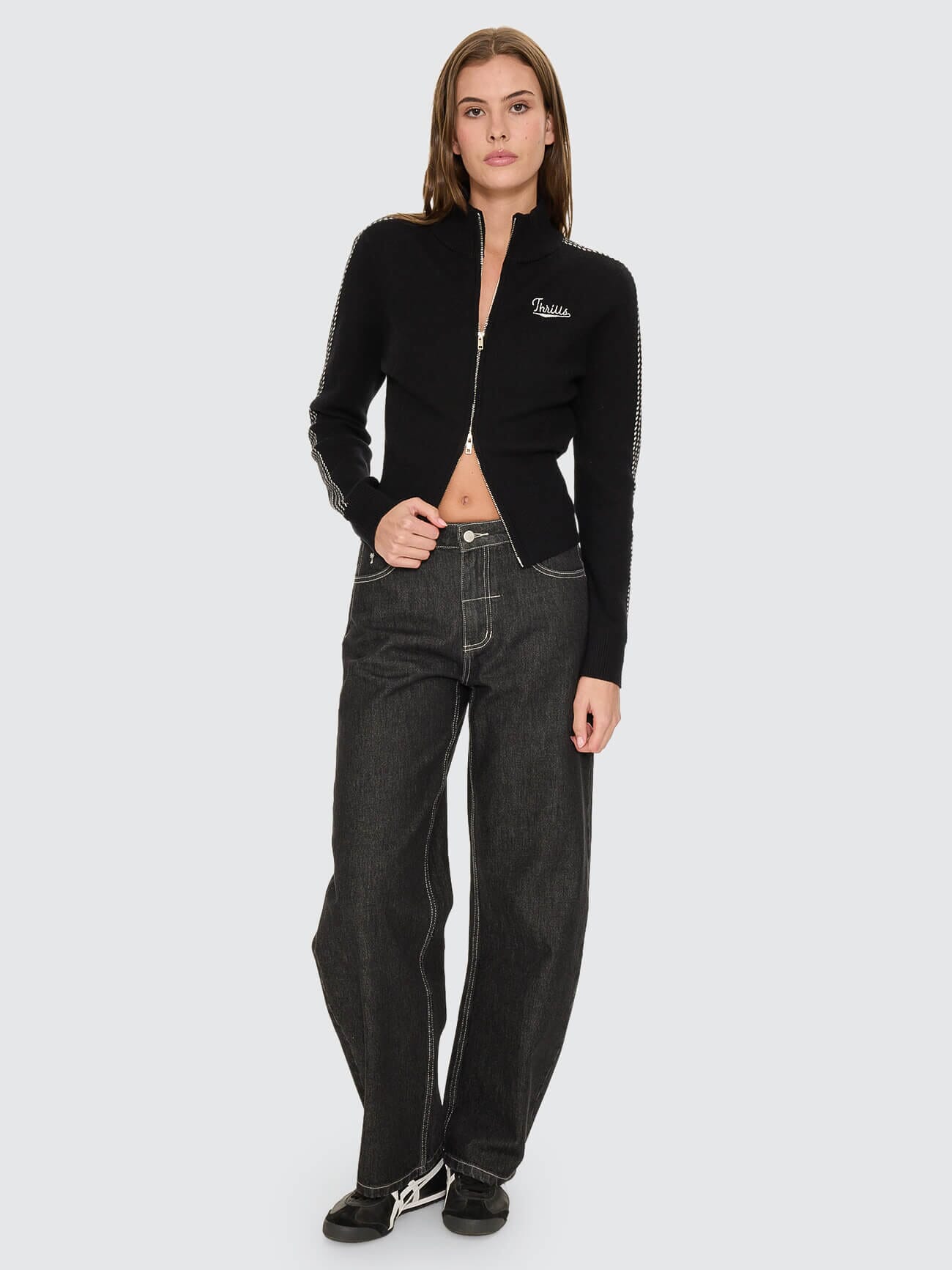 Sloane Low Rise Barrel Jean - Raw Black 4