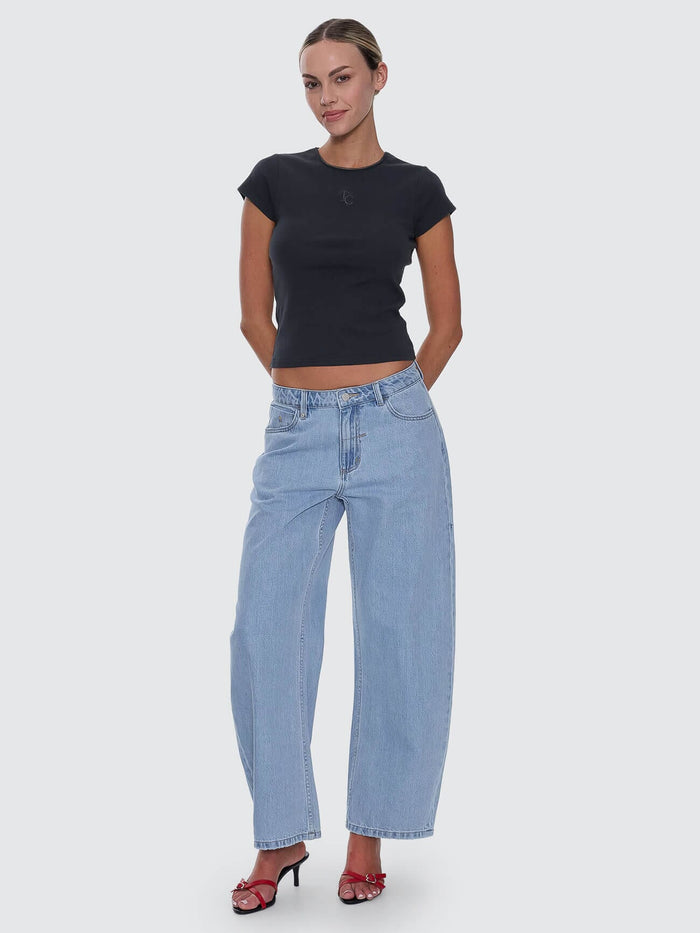 Sloane Low Rise Barrel Jean - Ageless Blue 4